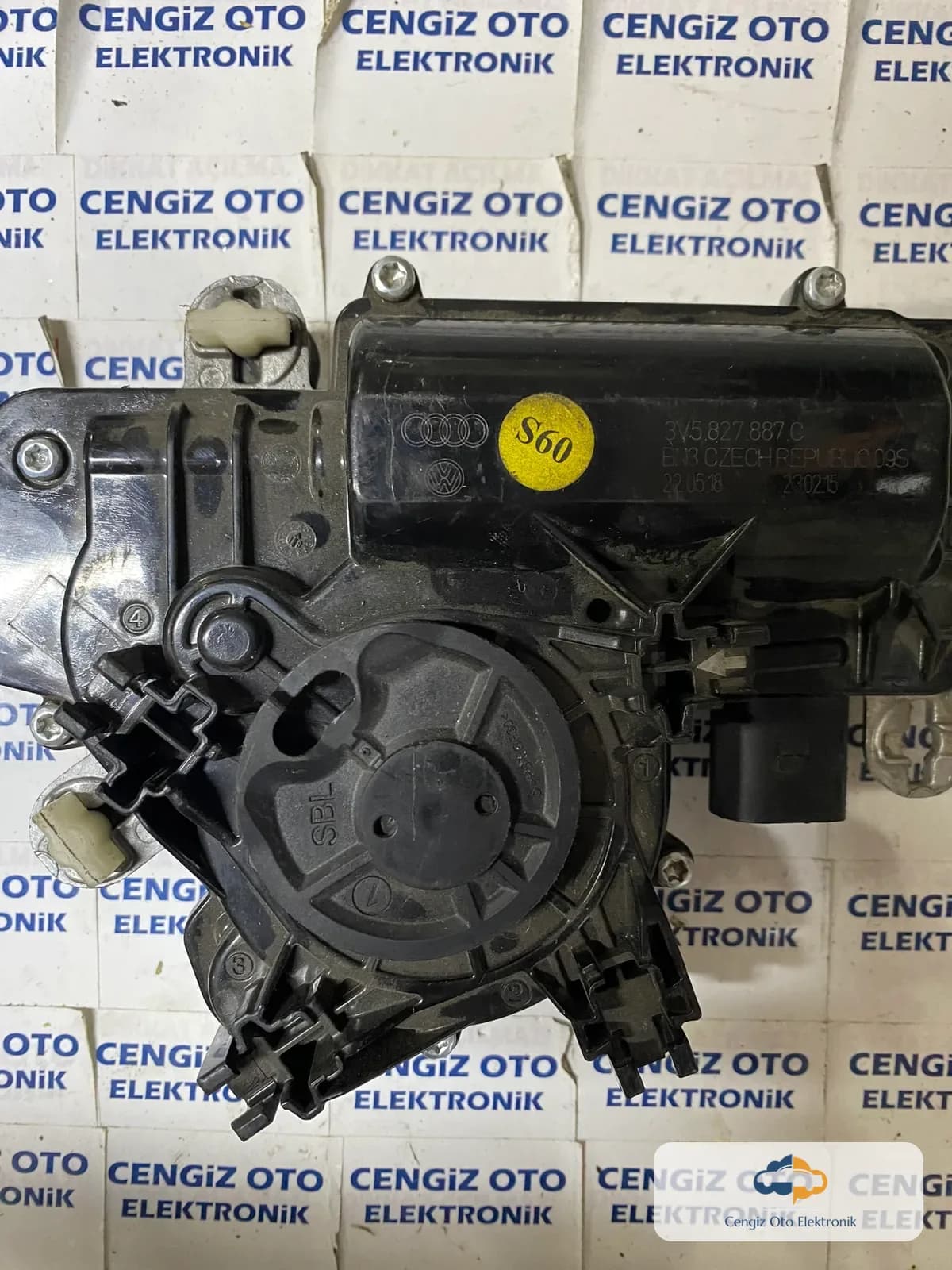 Volkswagen Audi Bagaj Kilidi - 3V5827887C