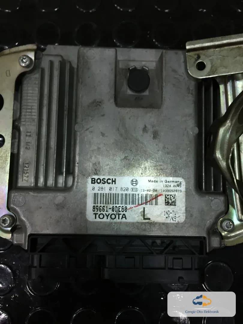 Toyota Toyota Yaris Motor Beyni (ECU - Engine Control Unit) / Bosch EDC17CP37 - 0281017820 - 89661-0DE80 - EDC17CP37